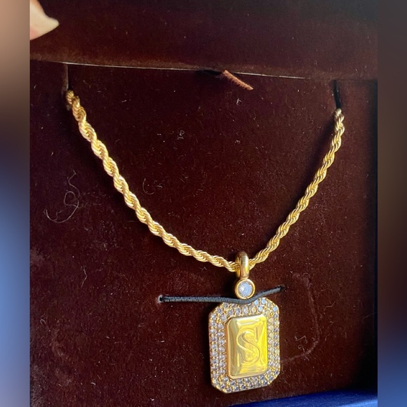 💥S Monogrammed S925 Gold Tone Twist 20” Necklace💥 NIB - Picture 3 of 8